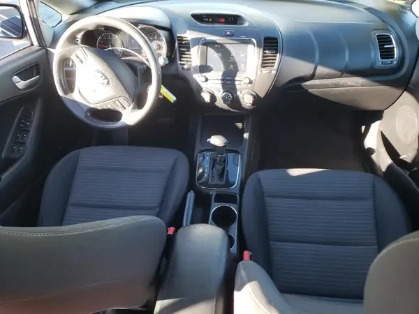 3KPFL4A70JE201328 2018 KIA FORTE - Image 8