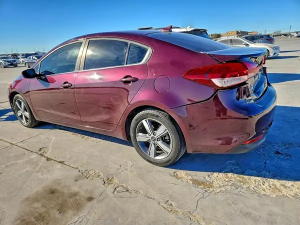 3KPFL4A70JE204164 2018 KIA FORTE - Image 2