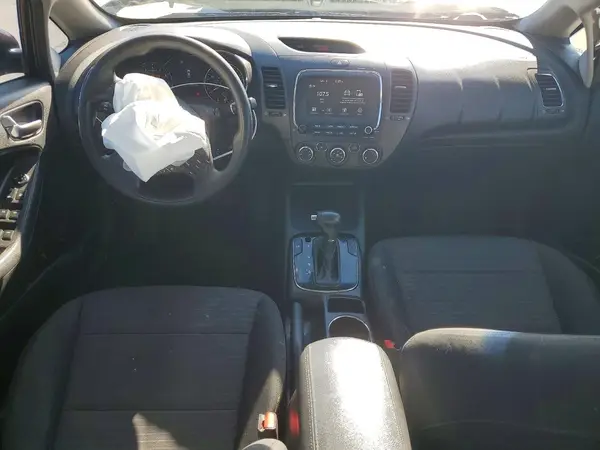 3KPFL4A70JE204195 2018 KIA FORTE - Image 8