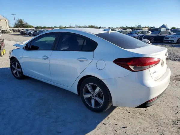 3KPFL4A70JE208019 2018 KIA FORTE - Image 2