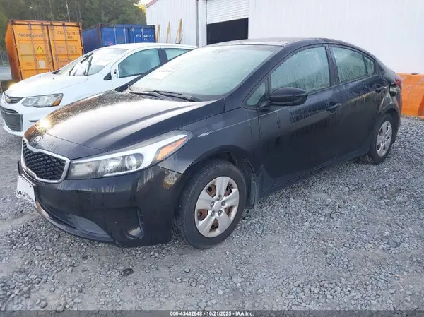 3KPFL4A70JE209848 2018 KIA FORTE - Image 2