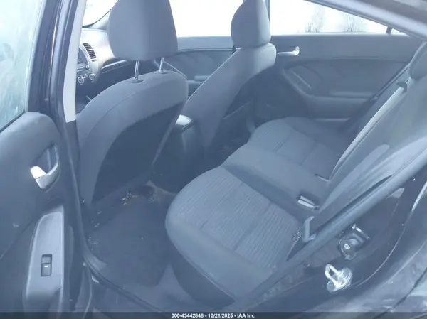 3KPFL4A70JE209848 2018 KIA FORTE - Image 8