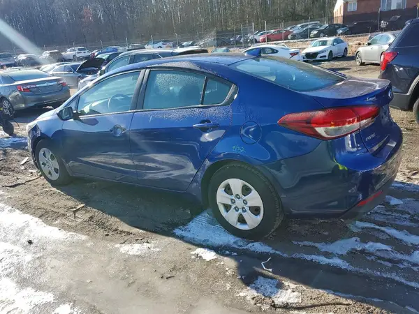 3KPFL4A70JE209915 2018 KIA FORTE - Image 2