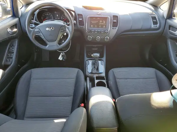 3KPFL4A70JE209915 2018 KIA FORTE - Image 8