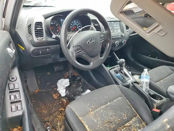 3KPFL4A70JE212281 2018 KIA FORTE - Image 8
