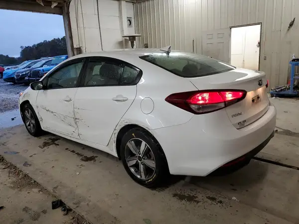 3KPFL4A70JE212376 2018 KIA FORTE - Image 2
