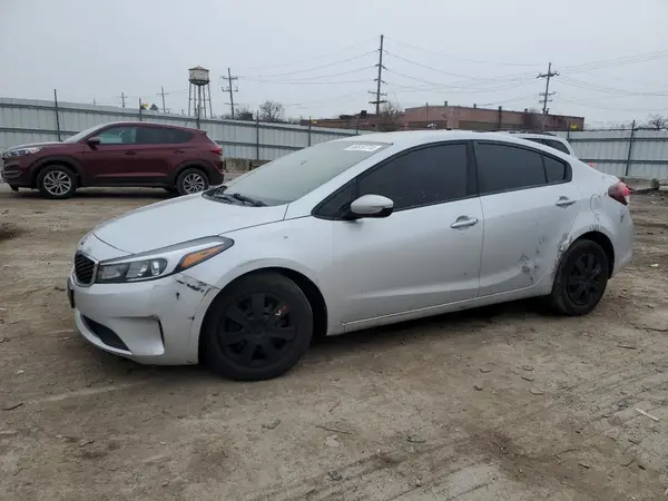 3KPFL4A70JE212698 2018 KIA FORTE - Image 1