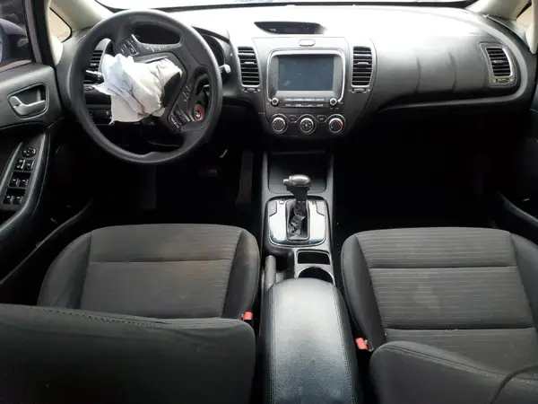 3KPFL4A70JE212698 2018 KIA FORTE - Image 8