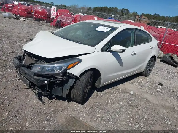 3KPFL4A70JE212717 2018 KIA FORTE - Image 2