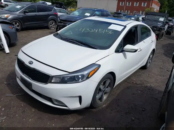 3KPFL4A70JE213205 2018 KIA FORTE - Image 2