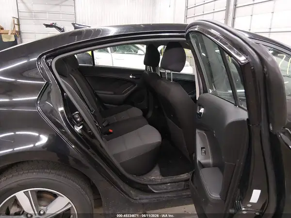 3KPFL4A70JE213771 2018 KIA FORTE - Image 8