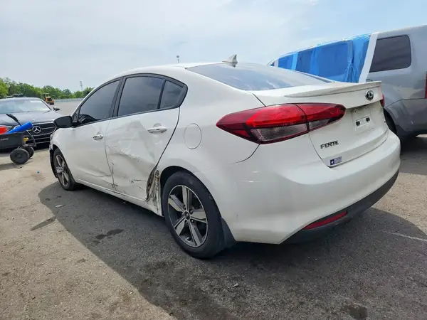3KPFL4A70JE214676 2018 KIA FORTE - Image 2