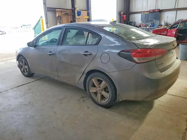 3KPFL4A70JE216136 2018 KIA FORTE - Image 2