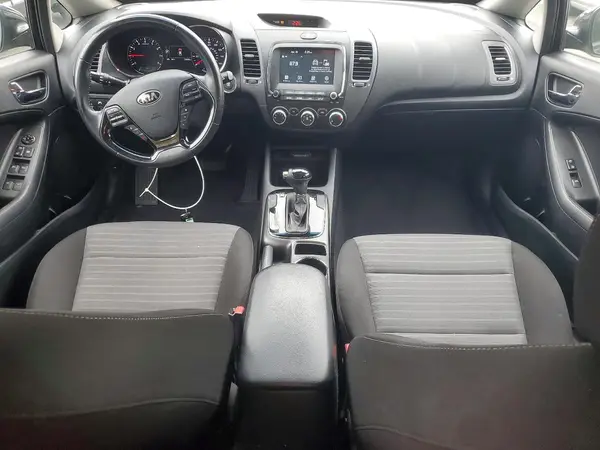 3KPFL4A70JE217190 2018 KIA FORTE - Image 8