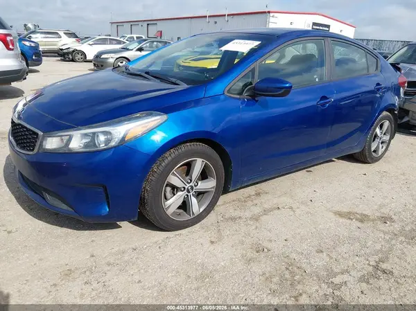 3KPFL4A70JE219408 2018 KIA FORTE - Image 2