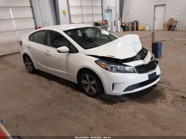 3KPFL4A70JE219473 2018 KIA FORTE - Image 1