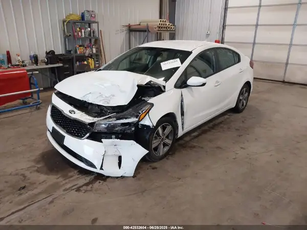 3KPFL4A70JE219473 2018 KIA FORTE - Image 2