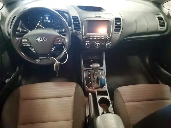 3KPFL4A70JE219621 2018 KIA FORTE - Image 8