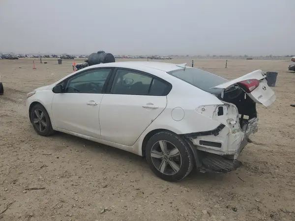 3KPFL4A70JE220459 2018 KIA FORTE - Image 2