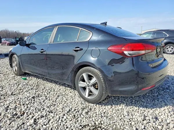 3KPFL4A70JE221563 2018 KIA FORTE - Image 2