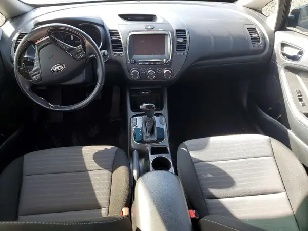 3KPFL4A70JE221563 2018 KIA FORTE - Image 8