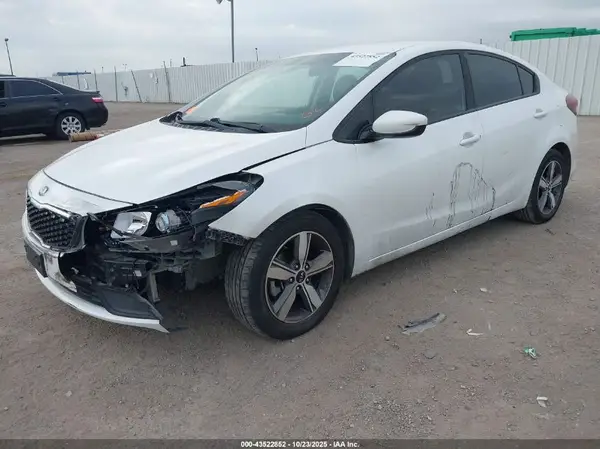 3KPFL4A70JE222132 2018 KIA FORTE - Image 2