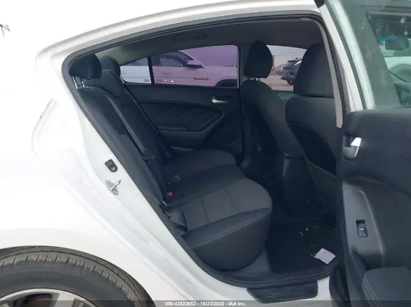 3KPFL4A70JE222132 2018 KIA FORTE - Image 8
