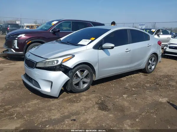 3KPFL4A70JE224673 2018 KIA FORTE - Image 2