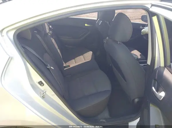3KPFL4A70JE224673 2018 KIA FORTE - Image 8