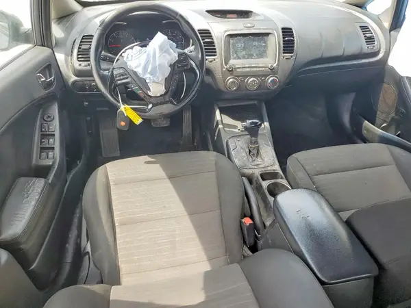 3KPFL4A70JE225807 2018 KIA FORTE - Image 8