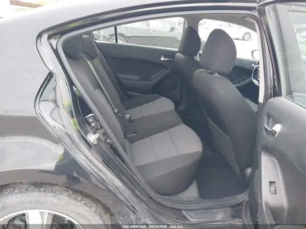 3KPFL4A70JE226133 2018 KIA FORTE - Image 8