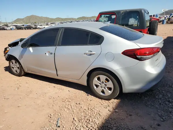 3KPFL4A70JE234958 2018 KIA FORTE - Image 2