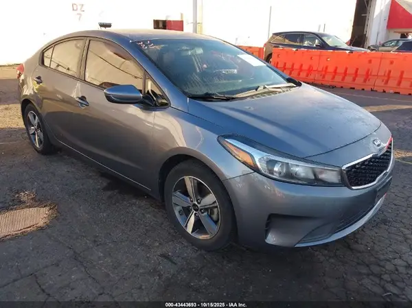 3KPFL4A70JE235219 2018 KIA FORTE - Image 1