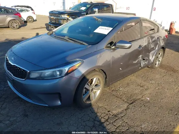 3KPFL4A70JE235219 2018 KIA FORTE - Image 2