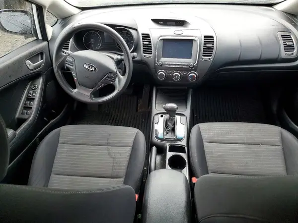 3KPFL4A70JE235530 2018 KIA FORTE - Image 8