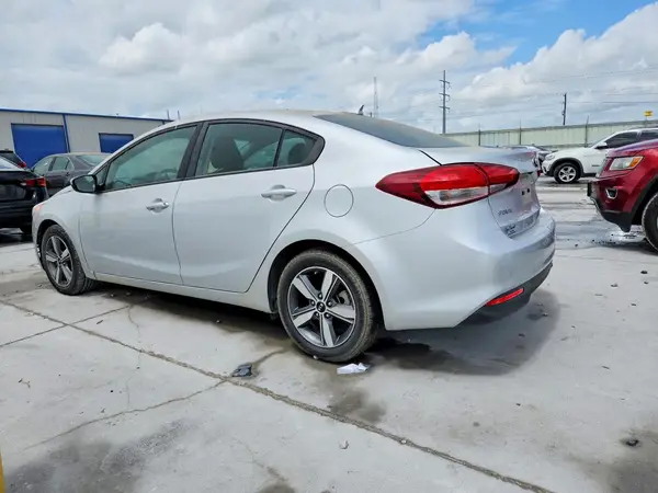 3KPFL4A70JE238993 2018 KIA FORTE - Image 2