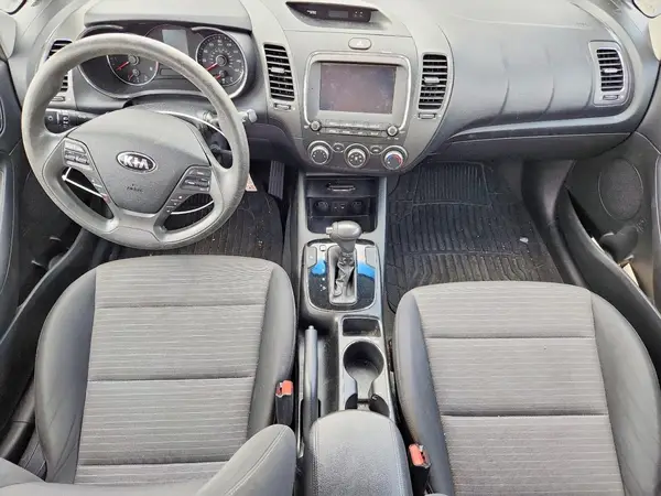 3KPFL4A70JE238993 2018 KIA FORTE - Image 8