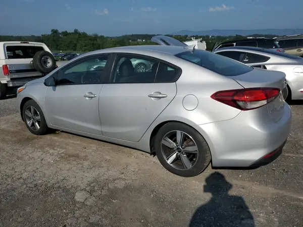 3KPFL4A70JE239416 2018 KIA FORTE - Image 2