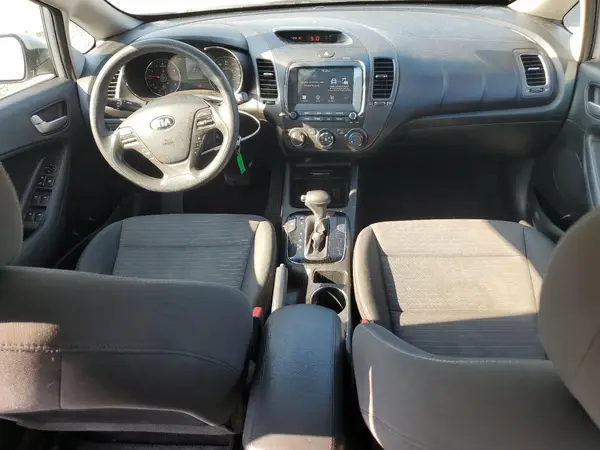 3KPFL4A70JE239416 2018 KIA FORTE - Image 8