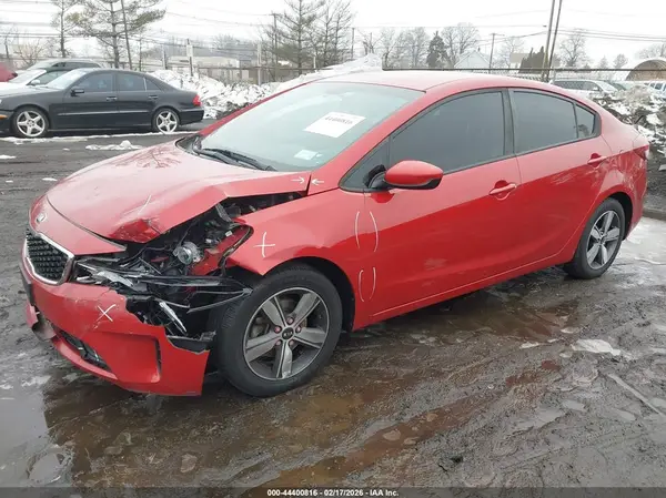 3KPFL4A70JE240369 2018 KIA FORTE - Image 2