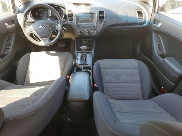 3KPFL4A70JE241148 2018 KIA FORTE - Image 8