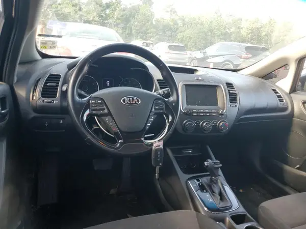 3KPFL4A70JE241523 2018 KIA FORTE - Image 8