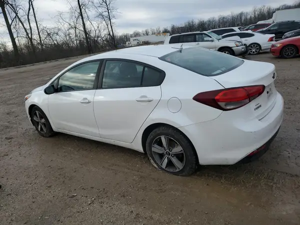 3KPFL4A70JE242252 2018 KIA FORTE - Image 2
