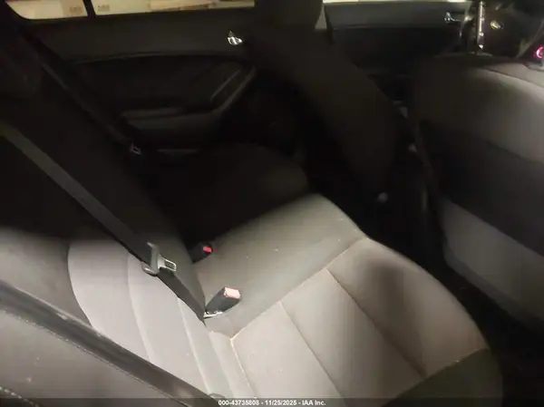 3KPFL4A70JE243207 2018 KIA FORTE - Image 8
