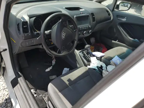 3KPFL4A70JE244275 2018 KIA FORTE - Image 8