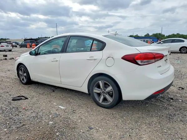 3KPFL4A70JE247483 2018 KIA FORTE - Image 2