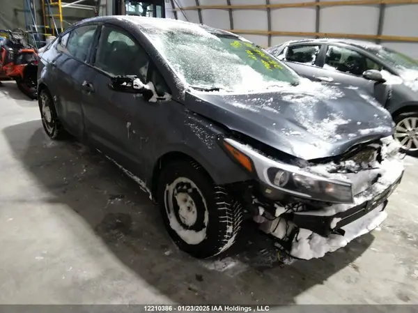 3KPFL4A70JE252425 2018 KIA FORTE - Image 1