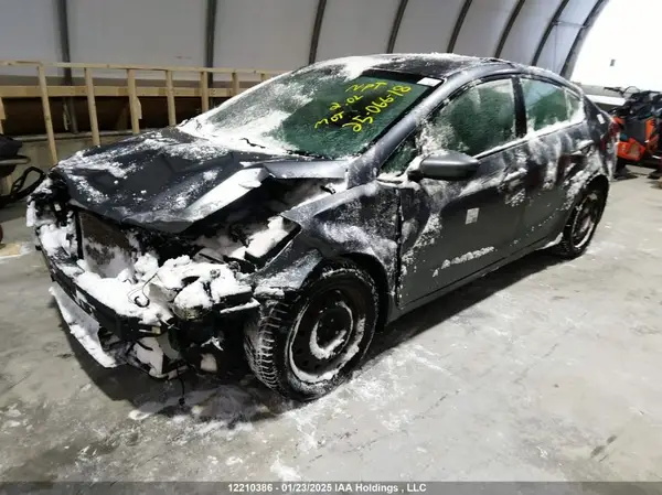 3KPFL4A70JE252425 2018 KIA FORTE - Image 2