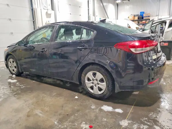 3KPFL4A70JE253512 2018 KIA FORTE - Image 2