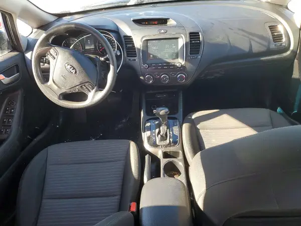 3KPFL4A70JE253512 2018 KIA FORTE - Image 8